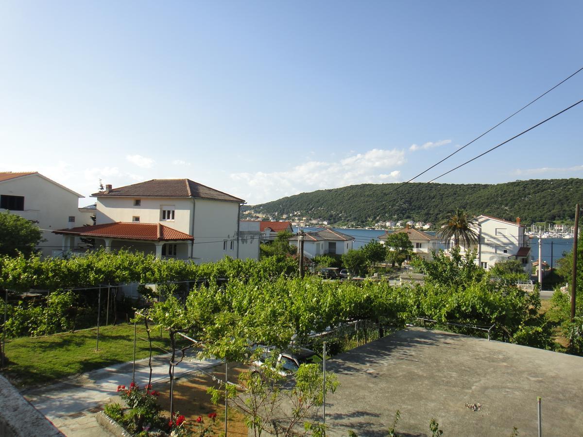 Apartments Dijana Supetarska Draga Buitenkant foto